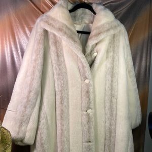 Vintage 1960’s faux‎ white and gray  fur coat. 44” chest. Bag b44. Satin lining